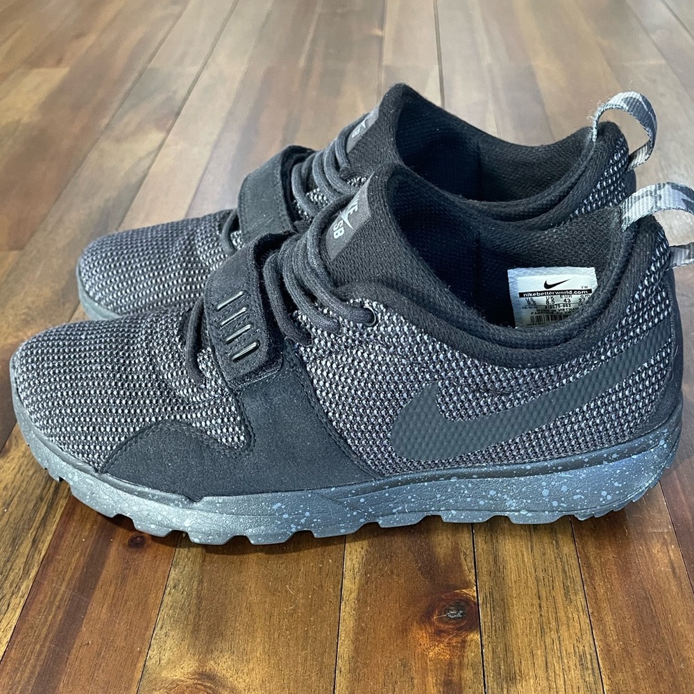 Nike SB Trainerendor Triple Black 
Skateboard Shoe mens size 9.5 - Picture 2 of 9